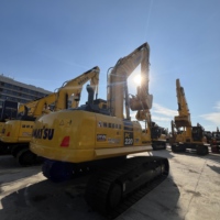 Excavatrice sur chenilles hydraulique d'occasion Komatsu PC220 PC200 PC240 PC210 de haute qualité, importée du Japon, à vendre