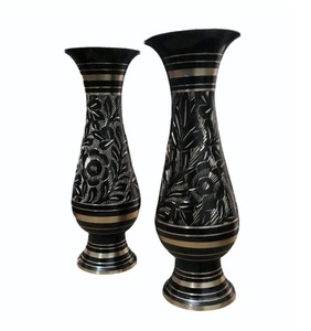 Diseño grabado a mano Suministro de fábrica Los mejores precios Florero de latón Logotipo personalizado Diseño de impresión Decoración del hogar Maceta. - Product Image 3