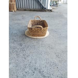 Cesta de almacenamiento Rectangular hecha a mano Mango retorcido Multi-Tamaño Conveniente Cubo de jacinto de agua Diseño cuadrado Hecho a mano Vietnam - Product Image 1