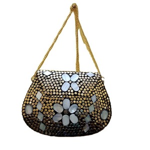 Premium Elegant Women's 3D Alloy Resin & Metal <b>Clutch</b> 3D Crystal <b>Embellishments</b> with Chain Strap for Evening & Occasions - Product Image 6