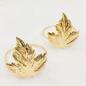 Anneau de serviette en laiton moderne de style feuille, disponible pour la décoration de table et les accessoires, anneaux de luxe disponibles à bas prix - Product Image 5