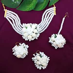 Fausse perle perlée couches florales collier ras du cou boucle d'oreille Mang Tikka ensemble bijoux de mariage indien, blanc - Product Image 2