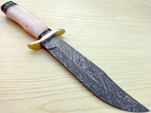 Couteau Bowie de chasse en acier damas fait à la main avec manche en os de couleur et gaine en cuir OEM personnalisable pour les utilisateurs de bricolage. - Product Image 4