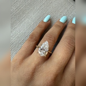 Anillo de Halo Oculto con Corte de Pera a Precio de Fábrica, Diamante Cultivado en Laboratorio Certificado de 4.00 Quilates VVS2 VVS1, Joyería de Propuesta Solitario - Product Image 2