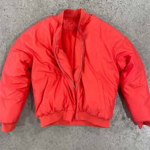 Blouson aviateur rouge surdimensionné unisexe tendance pour l'hiver | Streetwear décontracté pour elle et lui - Product Image 3