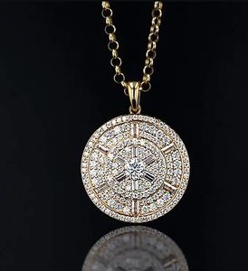 Colgante de medallón de diamante Moissanite redondo Extra grande de oro de 14 quilates con Baguettes Colgante hecho a mano personalizado de plata esterlina - Product Image 1