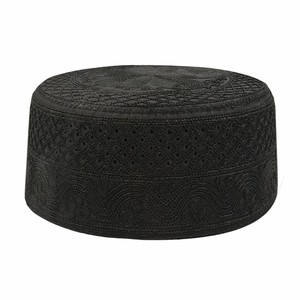 Gorra de oración negra transpirable de moda superior 2024, diseño OEM personalizado, Topi islámico en blanco elástico cómodo para uso al aire libre/informal - Product Image 1