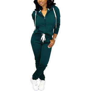 Conjunto Deportivo de Alta Calidad para Mujer con Capucha, Colores Personalizados, Estampado Sólido, Ecológico, para Invierno - Product Image 1