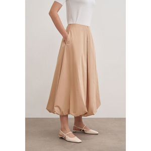 Falda Midi de Satén Beige - Suave, Transpirable y con un Elegante Diseño de Vestido de Gala - Product Image 3