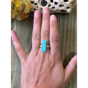 Anillo de Plata de Ley y Turquesa Kingman Hecho por Artesanos Navajo, Joyería Coleccionable Cultural, Talla 7 - Product Image 2