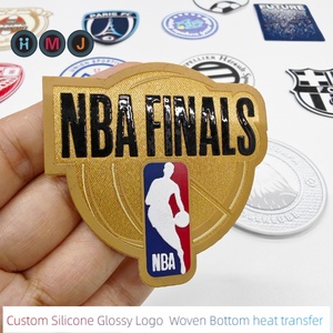 Écussons tissés HMJ personnalisés <span class=keywords><strong>NBA</strong></span> en silicone avec <span class=keywords><strong>logo</strong></span> sérigraphié, transfert thermique pour étiquettes de vêtements pour fabricants de <span class=keywords><strong>T</strong></span>-shirts - Product Image 1