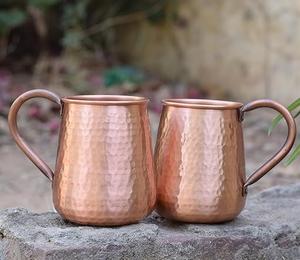 Tasse élégante en cuivre d'aspect bruni et de forme vintage, idéale pour la présentation de boissons dans les cafés ou les événements en plein air. - Product Image 5