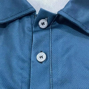 Polo de golf dégradé Coupe athlétique Tissu respirant à séchage rapide Style sportif moderne Pour l'entraînement, le jeu sur parcours et le port quotidien - Product Image 3