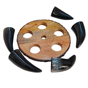 Corne à boire décorative avec support en bois, corne naturelle de vache, d'ox ou de buffle, décoration de table rustique nordique viking - Product Image 1