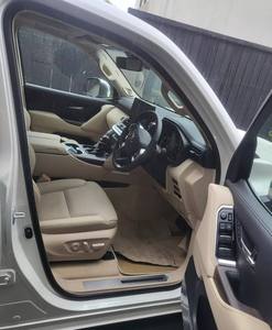 Excelente Chevrolet Suburban 2024 Blanco para VX Limited Gasolina/Petróleo, Volante a la Izquierda, Techo Solar, Arranque Remoto, Asientos de Cuero - Product Image 3