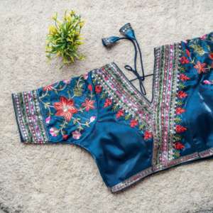 Col en V readymade cousu travail manuel ethnique travail de broderie lourde retouche avec séquence sur toutes les manches du chemisier vêtements de fête de mariée - Product Image 3