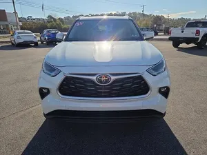 Toyota Highlander XLE d'occasion 2021 - Product Image 3