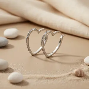 Pendientes de Aro con Forma de Corazón Plateados de Moda para Mujer, con Cristales de Circonio, Estilo Huggie, para Regalo de Fiesta, Joyería de Moda Hecha de Latón - Product Image 2