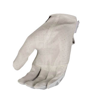 Vente en gros de gants de football américain en cuir, légers, écologiques, avec logo et couleur personnalisés de haute qualité, fabriqués au Pakistan - Product Image 6