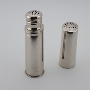 Molino decorativo de sal y pimienta de acero inoxidable, superficie de pátina envejecida rústica, trabajo artesanal, diseño moderno, comedor ecológico duradero - Product Image 1