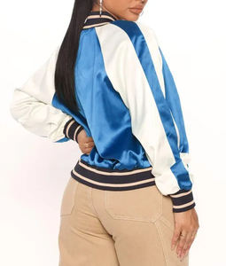 Chaqueta universitaria de satén con logotipo personalizado OEM para mujer, diseño de cuello vuelto bordado transpirable, procesamiento corto crudo de invierno - Product Image 3