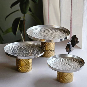 ชุดที่วางเค้กแฟนซี3สีทองและสีเงินพร้อมการออกแบบพื้นผิวที่ทุบเหมาะสำหรับงานเลี้ยงวันเกิดหรืองานครบรอบ - Product Image 1