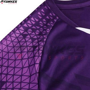 Maillot à manches courtes de couleur unie et ensemble d'uniformes courts Style unique personnalisé pour l'uniforme de football de football pour hommes - Product Image 4