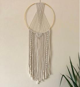 Tenture murale en corde de coton boho en macramé parfaite pour ajouter une texture douce et neutre à votre intérieur de maison rustique - Product Image 1