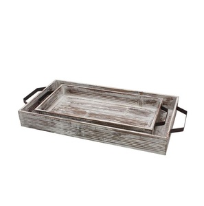 Plateau de service en bois fabriqué à la main avec charme vintage et finition lisse idéal pour l'organisation de la table basse ou la présentation des aliments - Product Image 4