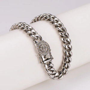 Collar de Hip Hop de acero inoxidable para hombre en estilo vintage con divertidos elementos geométricos cadena elegante para looks urbanos - Product Image 1