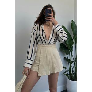 Blusa da donna in raso a righe Ecru elegante Design a righe per Comfort e stile - Product Image 5