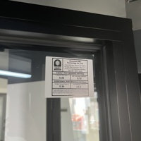 Ventanas Francesas Abatibles de Aluminio con Protección Contra Huracanes, Color Negro, Apertura Exterior, con Mosquiteras para Casa