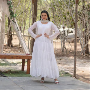 Robe blanche avec dupatta, prête à porter, collection de créateurs indiens, tenue décontractée pour femmes, tenue de soirée, Diwali, Surat, vente en gros, prix bas - Product Image 1