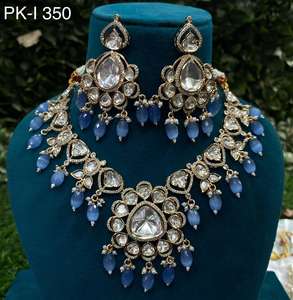 Conjunto de collar y pendientes de latón Kundan Premium, joyería nupcial hecha a mano con acentos de diamantes americanos - Product Image 1