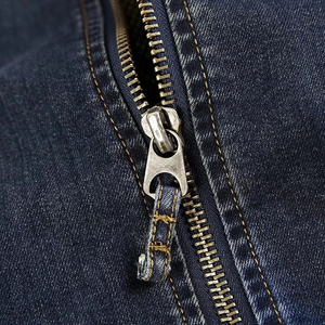 Blouson Bomber en Jean Slim Fit Personnalisé pour Homme – Style Vintage Décontracté avec Fermeture Éclair – Veste en Jean Tendance Streetwear – Blouson Universitaire - Product Image 3