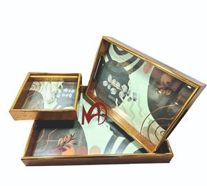 Plateau de service en verre d'aspect luxueux avec bord doré Nouveau design abstrait et poignées Plateau de service de luxe élégant - Product Image 2