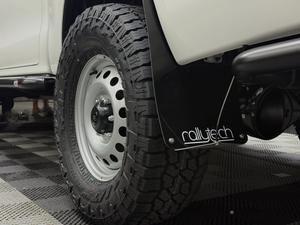 RAFFBIEN 2022 Toyota Hilux 4x4 Pick-up - Faible kilométrage, excellent état |   Prêt à être expédié - Product Image 4