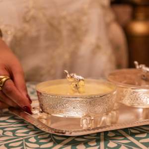 ชุดภาชนะเสิร์ฟขนมหวานอินเดียแบบแกะสลักด้วยมือสุดหรู 2 ชิ้น สำหรับเทศกาลดิวาลี - Product Image 1