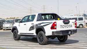 Neuf / Occasion BLANC 2023 TOYOTA HILUX DC MT Caméra arrière 360° Capacité de charge 31-40T Émissions Diesel / Essence Automatique - Product Image 4