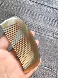 Peigne en corne de buffle moderne, fait à la main, écologique et naturel, antistatique pour la croissance des cheveux, le soin de la barbe, soin doux du cuir chevelu, Saniya - Product Image 2