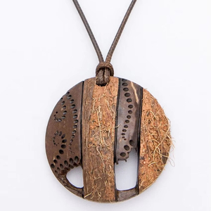 Collar de cáscara de coco bohemio natural hecho a mano para hombres y mujeres, colgante de cadena de cuerda de moda, joyería, Idea de regalo única - Product Image 1
