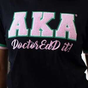 2025 camiseta XAKA Doctor educada para mujer, camiseta gráfica informal, Camiseta de algodón inspirada en la Hermandad, ropa griega con estampado de letras rosa y verde - Product Image 5