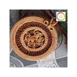 Elegante bolsa de ratán que funciona como un elemento de decoración elegante para su hogar con textura y vibraciones terrenales - Product Image 3