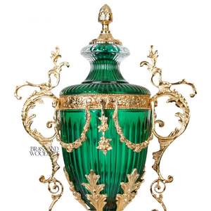 Jarrón de cristal verde esmeralda antiguo con base de latón dorado, urna decorativa de lujo hecha a mano, elegante decoración clásica para el hogar - Product Image 3
