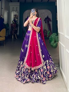 Dernier modèle de choli en soie Vichitra avec broderie de paillettes et de fils, extensible et réversible, pour femmes, idéal pour les occasions de fête, mariage et Diwali - Product Image 4
