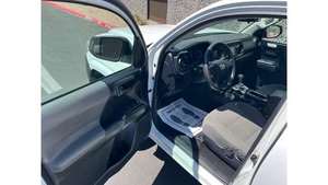 VENTAS EXPERTAS 2023 SR Access Cab 6.1' Bed I4 RWD Automático Volante a la Izquierda Asientos de Cuero Coches Usados Premium de Temporada - Product Image 3