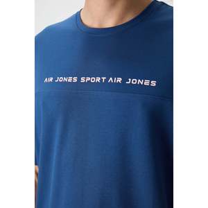 เสื้อยืดผู้ชาย Air Jones สีน้ำเงินรอยัล ทรงโอเวอร์ไซส์ พิมพ์ลายผ้าคอตตอนผสม พื้นผิวมีเท็กซ์เจอร์ - ผ้าหนา แขนสั้น คอกลม - Product Image 2