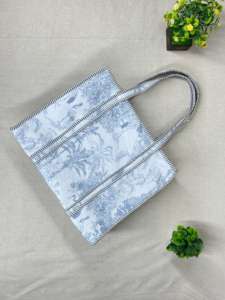 Bolsa de Mano Versátil para el Día a Día, para Llevar el Portátil, Libros, Comestibles, Artículos de Gimnasio, en un Diseño Resistente, Moderno y Espacioso - Product Image 4