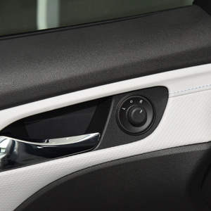 Sedán Usado 2023, 1.5 Híbrido, Transmisión Automática, Volante a la Izquierda, R16, Norma de Emisiones Euro VI, Motor de Aspiración Natural - Product Image 2