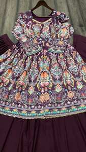 Haut imprimé en rayonne de qualité supérieure et ensemble Lehenga de style traditionnel pour les célébrations de fêtes célèbrent la culture Garba - Product Image 6